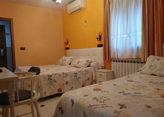 Don Jaime I Y Ii Guest house Segovia