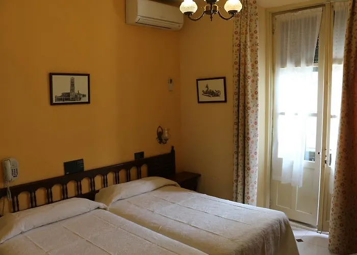 Don Jaime I Y Ii Guest house Segovia